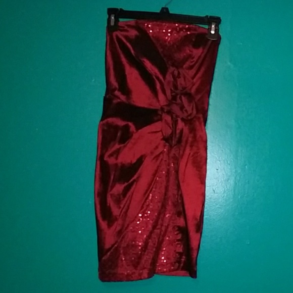 Jessica McClintock Dresses & Skirts - Mini metallic red dress